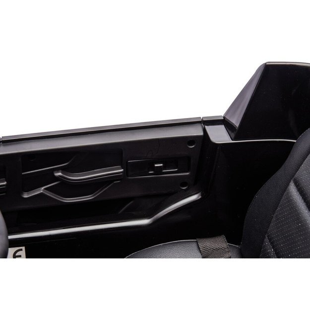 Audi Q7 Juodai dažytas akumuliatoriaus automobilis 8