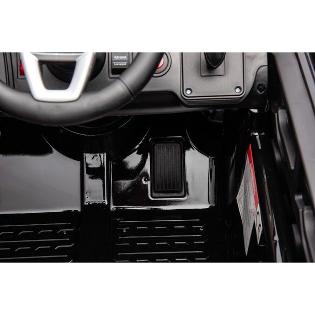 Audi Q7 Juodai dažytas akumuliatoriaus automobilis 3