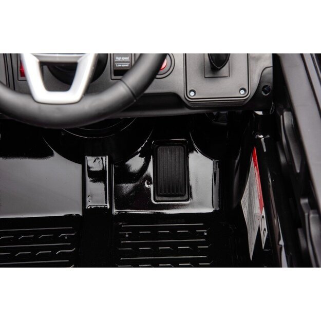 Audi Q7 Juodai dažytas akumuliatoriaus automobilis 17