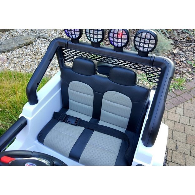 Ride on Car S2388 Jeep White 4x45W 15