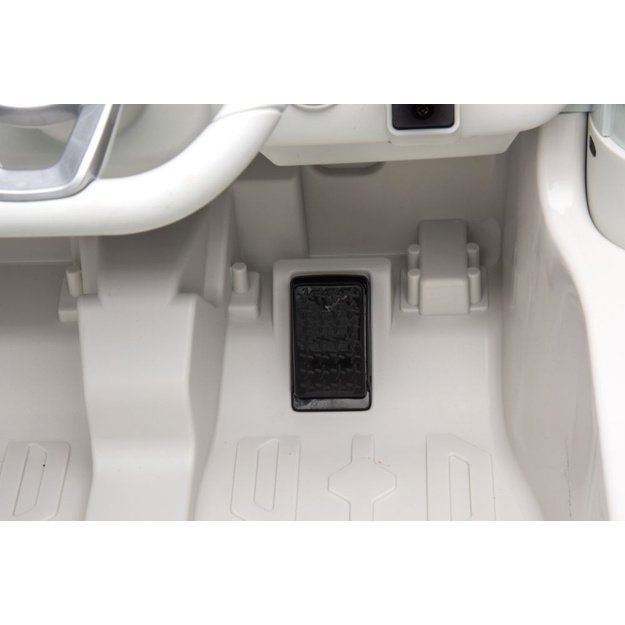 Battery-powered car Mercedes EQG 4x4 White