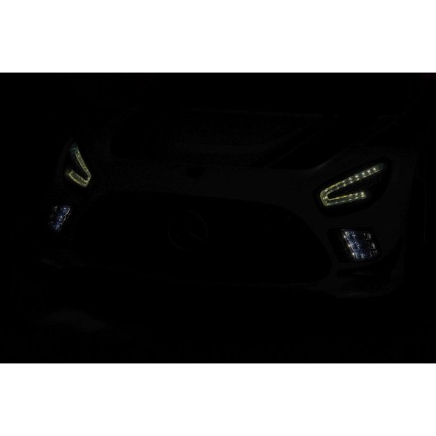 Akumuliatoriumi varomas automobilis 