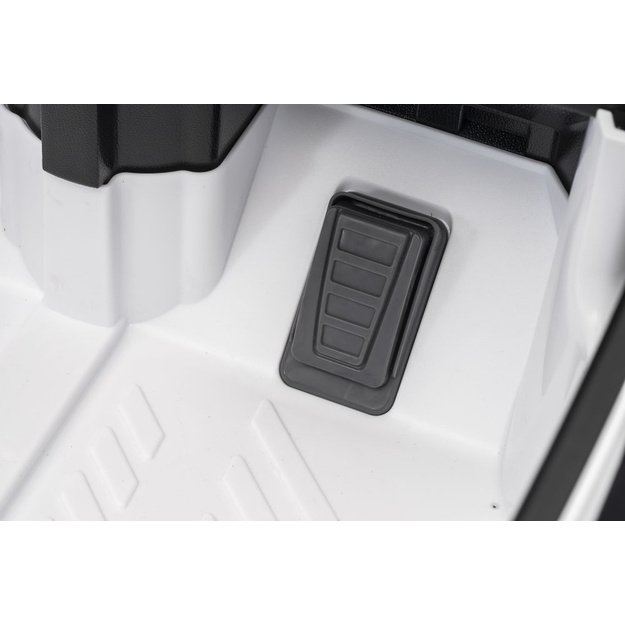 Akumuliatoriumi varomas automobilis 