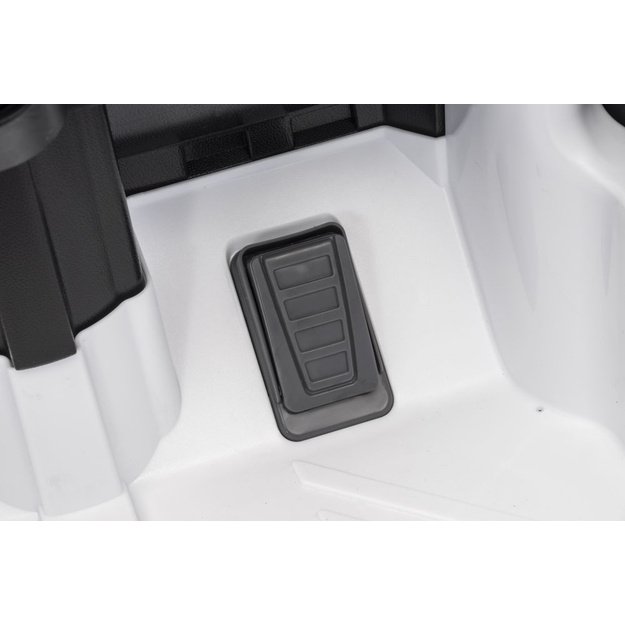 Akumuliatoriumi varomas automobilis 