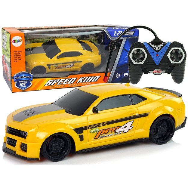 RC SPORTINIS AUTOMOBILIS 1:24 – GELTONAS SU TONUOTAIS LANGAIS