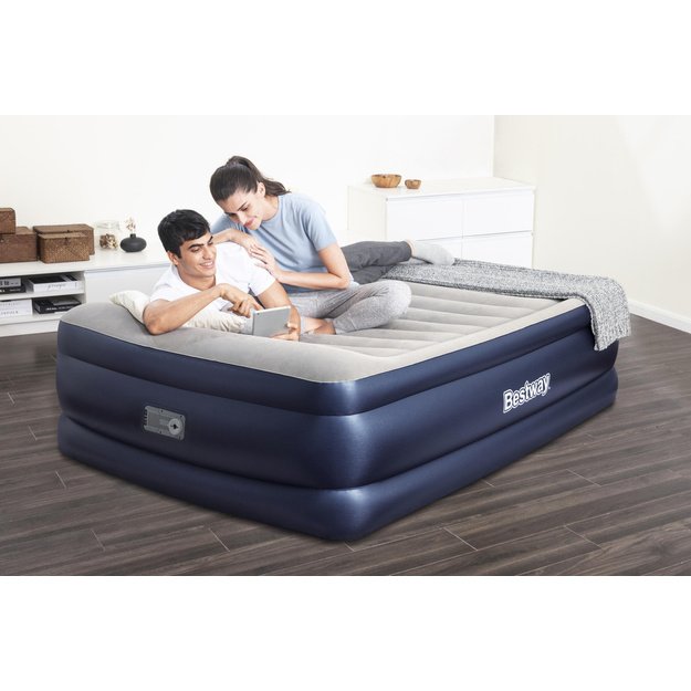 Double Inflatable Mattress With Pump 203 x 152 x 61 cm Bestway 67690