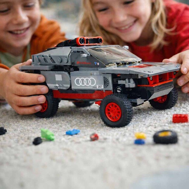 Samoch&oacute;d Rastar 10120  Audi RS Q e-tron 1:30 klocki 376el.