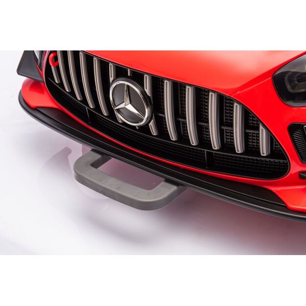 Baterijomis varomas automobilis 