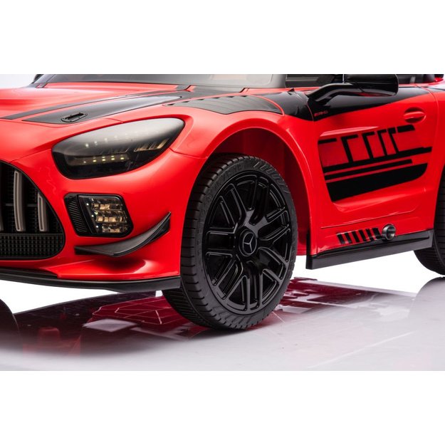 Baterijomis varomas automobilis 