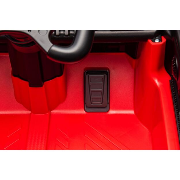 Baterijomis varomas automobilis 