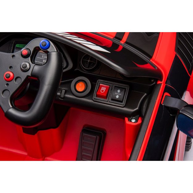 Baterijomis varomas automobilis 