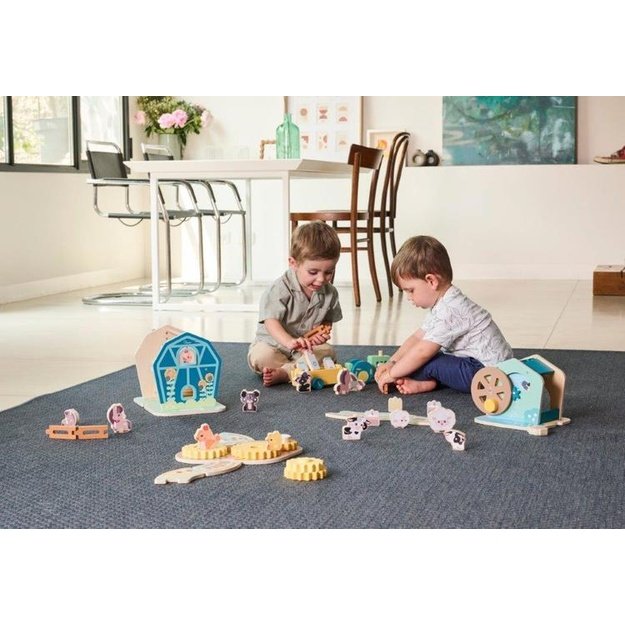 180028 WOODEN FARM WITH PONY