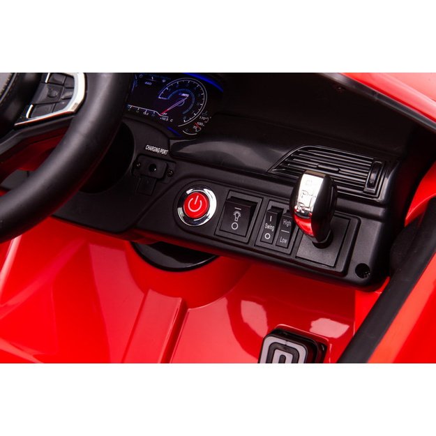 Akumuliatorinis automobilis BMW M5 su platforma tėvams, raudonas, lakuotas