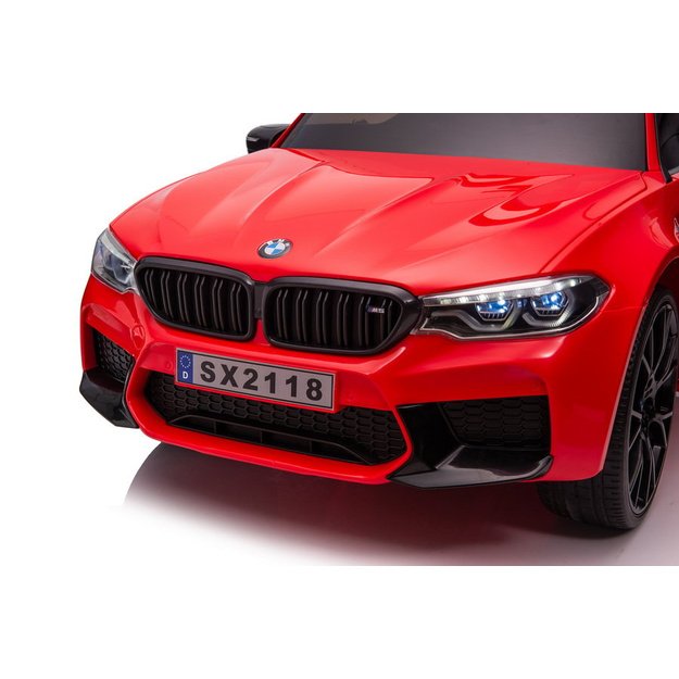 Akumuliatorinis automobilis BMW M5 su platforma tėvams, raudonas, lakuotas