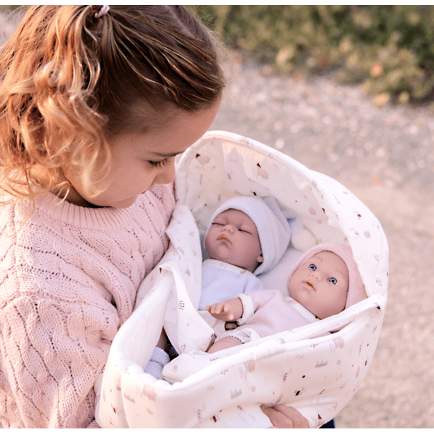 Arias kūdikėliai dvynukai baltoje nešyklėje, 26 cm 2