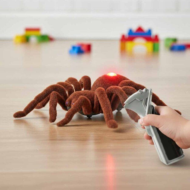 Nuotoliniu būdu valdomas TARANTULA voras + PILOTAS 17