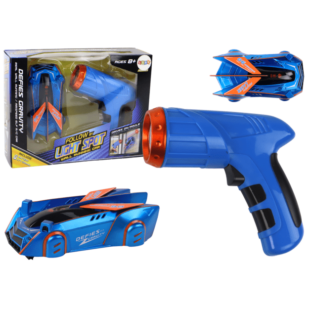 Sportinis automobilis, važinėjantis ant sienų ir lubų mėlynu lazeriu